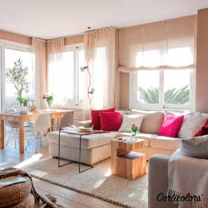 Combinar estores y cortinas en diferentes ventanas