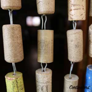 Cortinas hechas con tapones de corchos