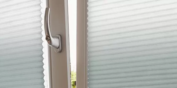 Decubre todos los tipos de cortinas que puedes utilizar en ventanas abatibles
