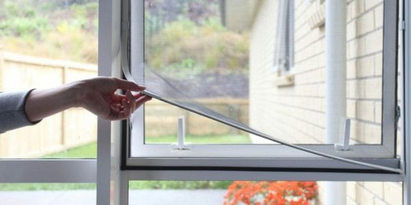 En este post encontrarás todos los tipos de mosquiteras para impedir la entrada de mosquitos a tu hogar.
