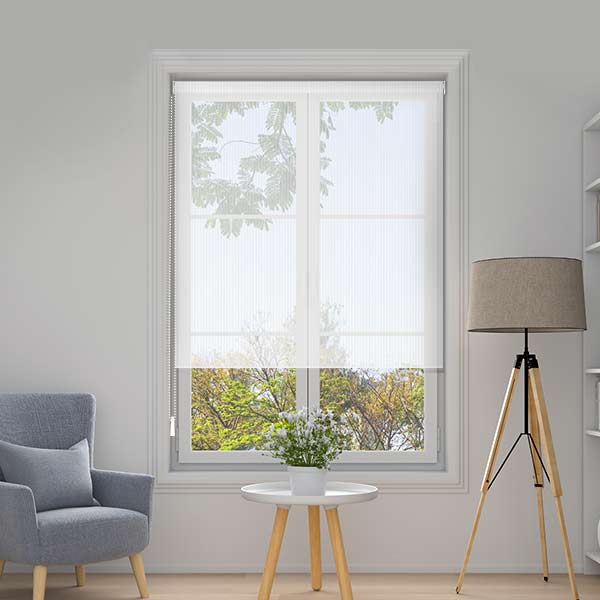 Estor screen Corticolors modelo 3000 en color blanco, fabricado con tejido resistente, ideal para regular la luz, aportar privacidad y un estilo moderno y elegante a cualquier estancia.