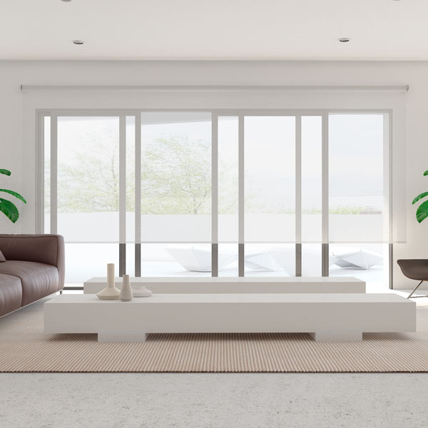 Estor screen de fibra de vidrio blanca de Corticolors, fabricado con material resistente Fiberglass, ideal para regular la luz, aportar privacidad y mantener un estilo moderno y duradero en cualquier estancia.