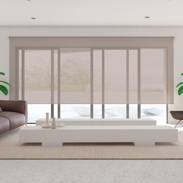 Estor screen de fibra de vidrio Fiberglass en color lino de Corticolors, resistente y duradero, ideal para regular la luz, aportar privacidad y un estilo moderno y elegante a cualquier estancia.